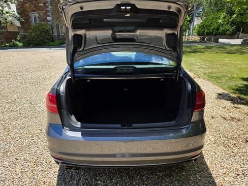 Used 2017 Volkswagen Jetta GLI FWD image 21