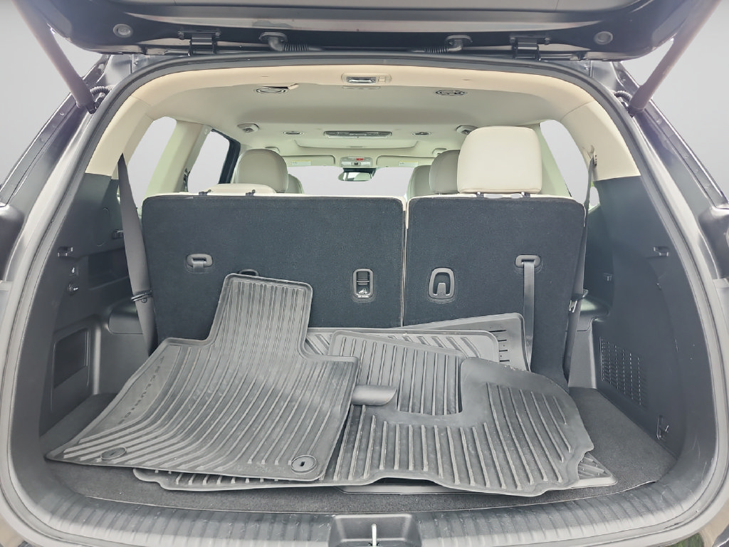 Used 2024 Kia Telluride EX w/ EX Captain's Chair Package FWD image 15
