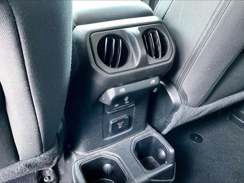 Used 2022 Jeep Wrangler Unlimited Sahara AWD/4WD image 32