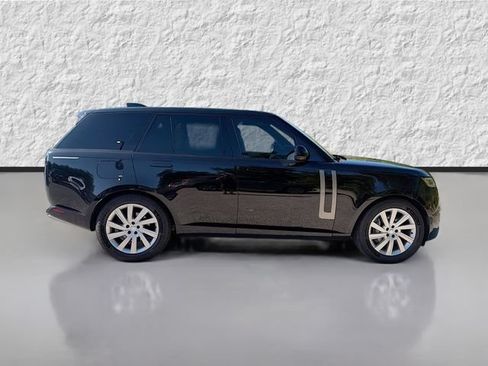 Used 2024 Land Rover Range Rover SE AWD/4WD image 2