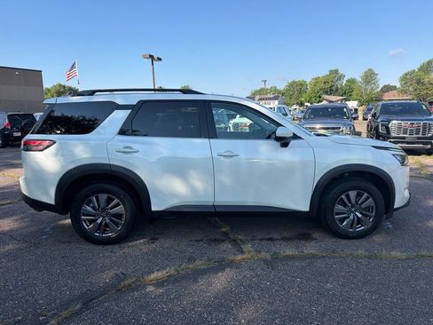 Used 2024 Nissan Pathfinder SV AWD/4WD image 4