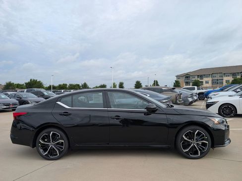 New 2026 Nissan Altima 2.5 SR FWD image 3