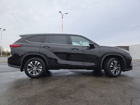 Used 2021 Toyota Highlander XLE image 26