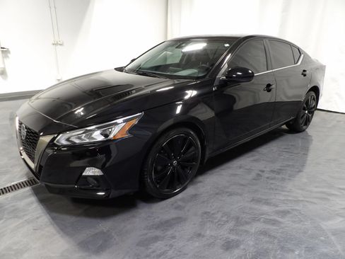 Used 2022 Nissan Altima 2.5 SR w/ Midnight Edition Package AWD/4WD image 3