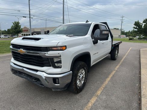 Used 2024 Chevrolet Silverado 2500 LT w/ Convenience Package AWD/4WD image 8