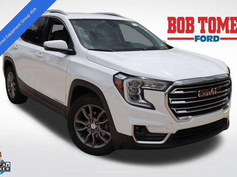 Used 2024 GMC Terrain SLT FWD image 1