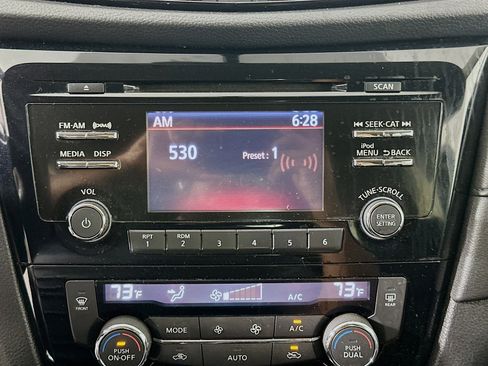 Used 2017 Nissan Rogue SV FWD image 19