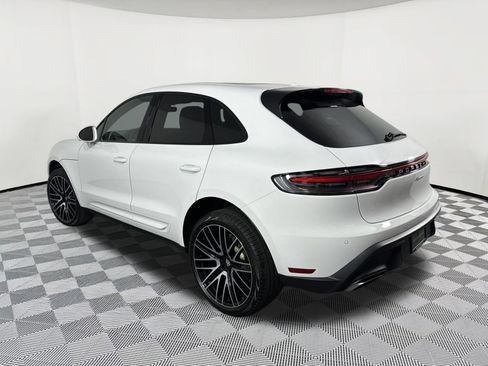 Certified 2025 Porsche Macan AWD/4WD image 3