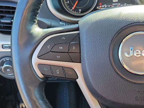 Used 2018 Jeep Cherokee Limited image 24