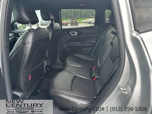 Used 2025 Jeep Compass Trailhawk AWD/4WD image 6