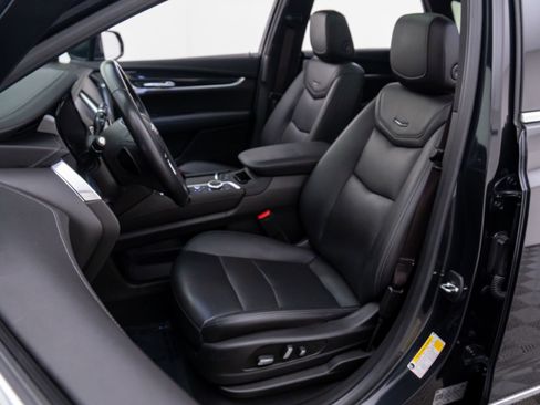 Used 2020 Cadillac XT5 Premium Luxury w/ LPO, Floor Liner Package image 18