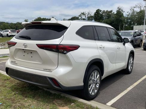 Used 2021 Toyota Highlander Limited FWD image 4