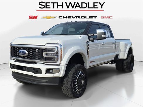 Used 2025 Ford F450 Platinum w/ Platinum Plus Package image 3