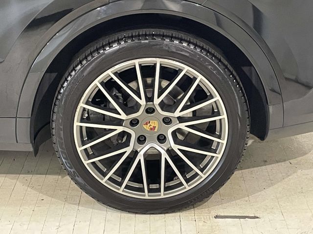 Used 2023 Porsche Cayenne S AWD/4WD image 12