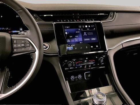 Used 2025 Jeep Grand Cherokee Laredo X w/ Luxury Tech Group I AWD/4WD image 6