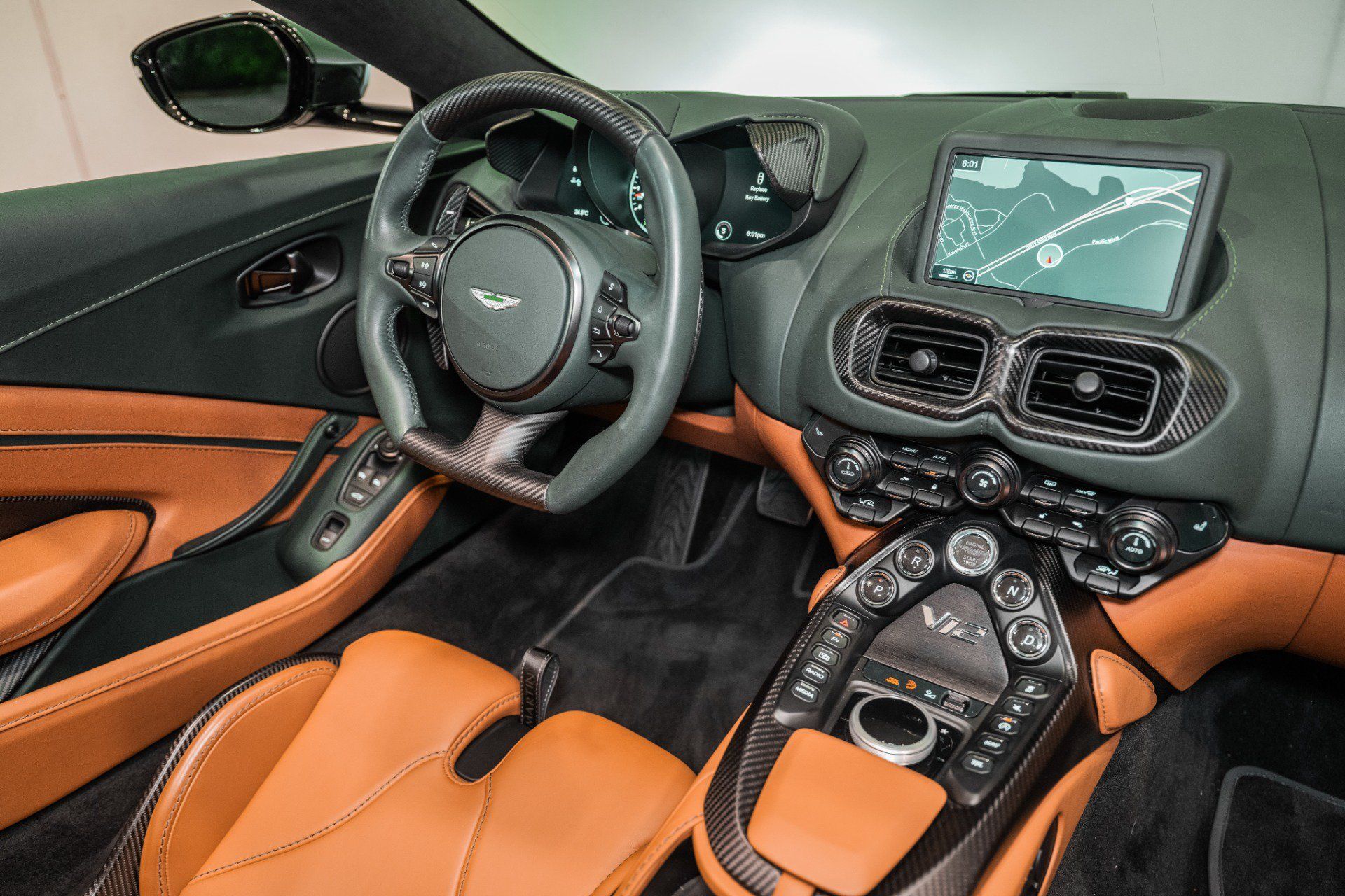 Used 2023 Aston Martin V12 Vantage Roadster RWD image 17