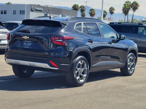 Used 2024 Chevrolet Trax LT FWD image 4