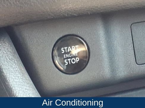 Used 2025 Nissan Rogue SV FWD image 6