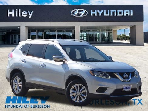 Used 2016 Nissan Rogue SV w/ SV Premium Package image 2