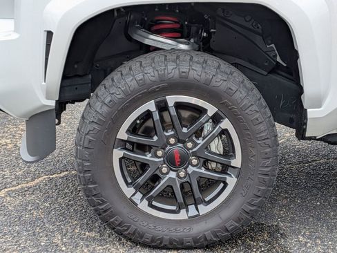 Used 2025 Toyota Tacoma TRD Sport image 11