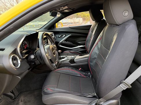 Used 2018 Chevrolet Camaro SS image 31