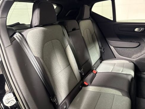 Used 2023 Volvo XC40 B5 Core image 14