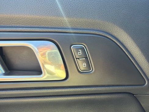 Used 2018 Ford Mustang Premium RWD image 26