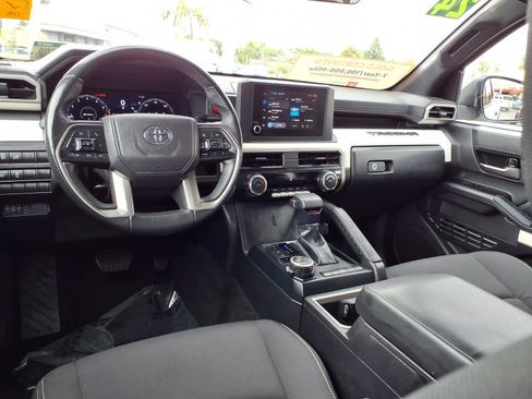 Certified 2024 Toyota Tacoma TRD Off-Road AWD/4WD image 9