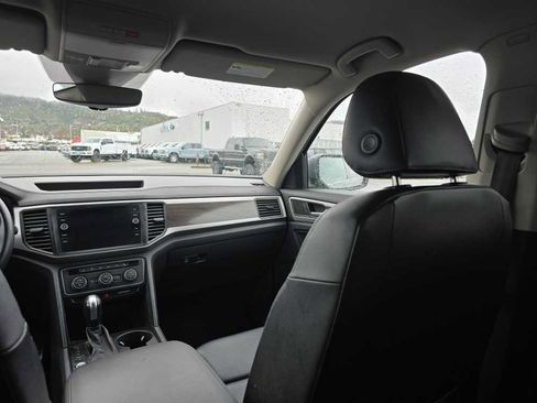 Used 2020 Volkswagen Atlas SE w/ Towing Package image 14