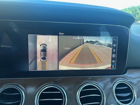 Used 2019 Mercedes-Benz E 300 4MATIC image 25