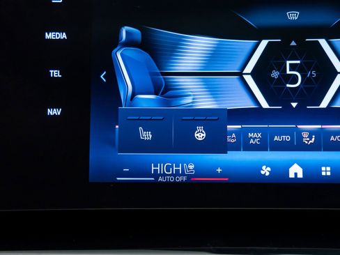 Certified 2025 BMW X2 xDrive28i w/ Premium Package image 26