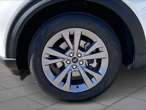 Used 2023 Ford Explorer XLT w/ Equipment Group 202A image 11