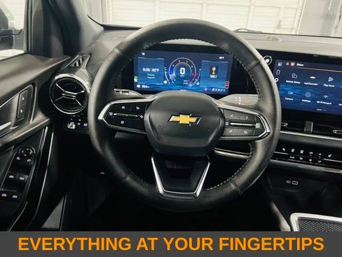 Used 2026 Chevrolet Equinox LT FWD image 5