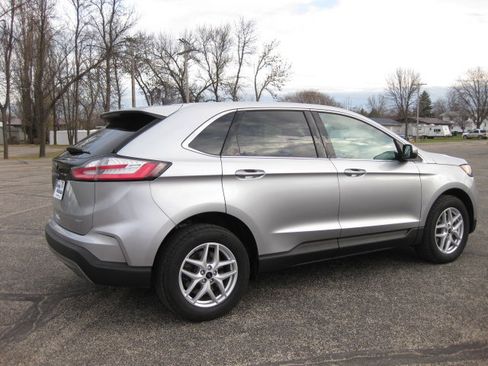 Used 2024 Ford Edge SEL w/ Convenience Package image 6
