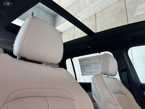 New 2025 Jeep Grand Cherokee L Limited w/ Luxury Tech Group II image 18