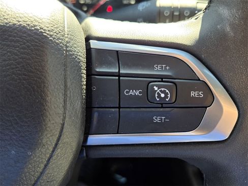 Used 2024 Jeep Compass Latitude image 25