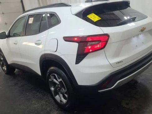 Used 2025 Chevrolet Trax LT image 3