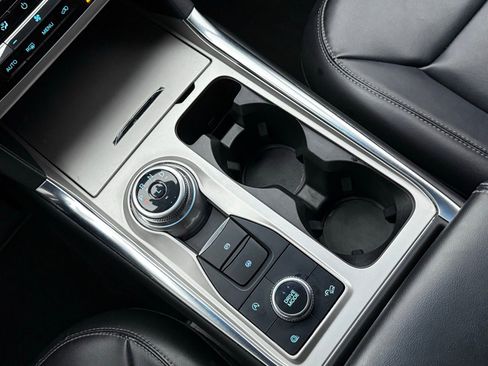 Used 2022 Ford Explorer XLT w/ Equipment Group 202A image 24