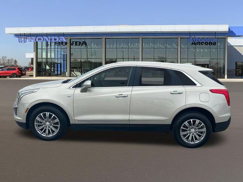 Used 2017 Cadillac XT5 Luxury w/ Driver Awareness Package AWD/4WD image 2