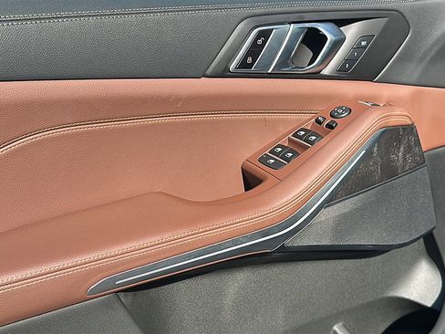 Used 2022 BMW X5 xDrive40i w/ Executive Package image 16