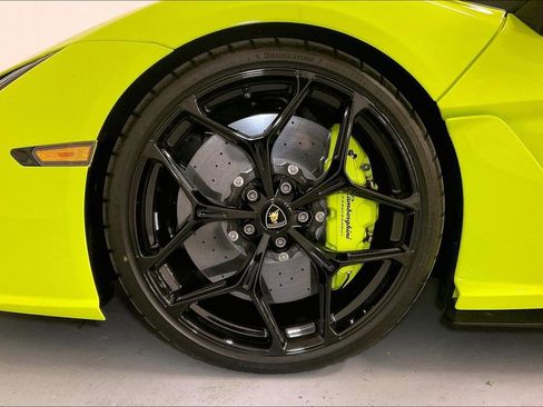Used 2025 Lamborghini Revuelto image 17
