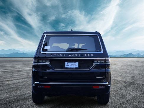 Used 2023 Jeep Grand Wagoneer Series III image 4
