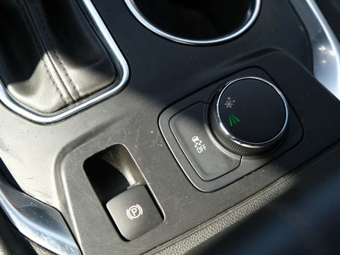 Used 2018 Chevrolet Traverse LT FWD image 33