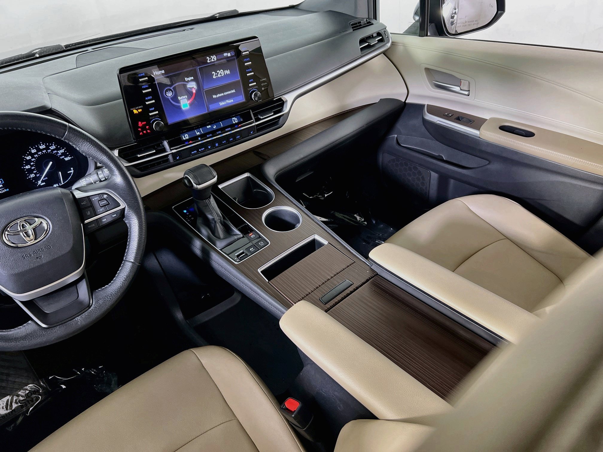 Used 2023 Toyota Sienna XLE FWD image 23