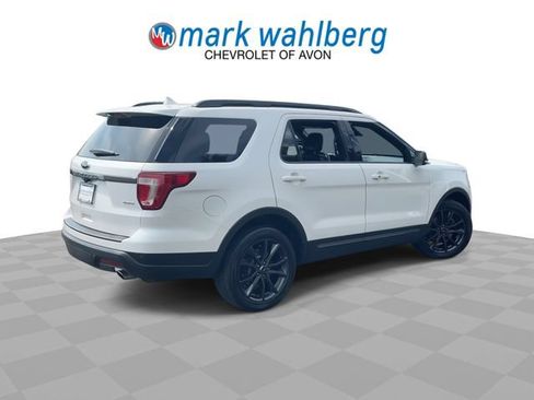 Used 2018 Ford Explorer XLT w/ Equipment Group 202A AWD/4WD image 8