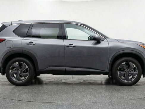 Used 2025 Nissan Rogue SV image 11