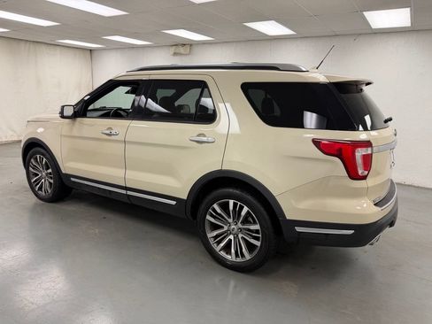 Used 2018 Ford Explorer Platinum AWD/4WD image 3