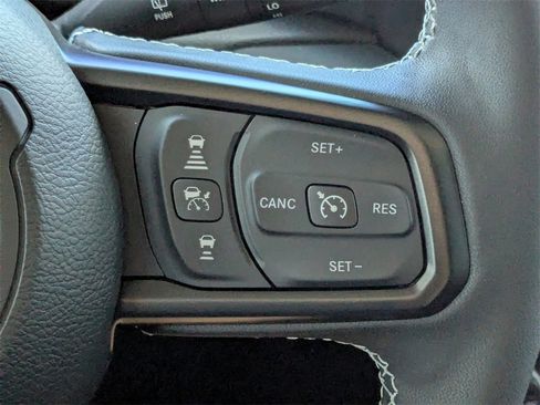 Used 2025 Jeep Wrangler Unlimited Rubicon w/ XTREMEE 35" Tire Package image 35