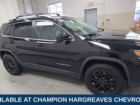 Used 2019 Jeep Cherokee Latitude Plus w/ Cold Weather Group AWD/4WD image 2
