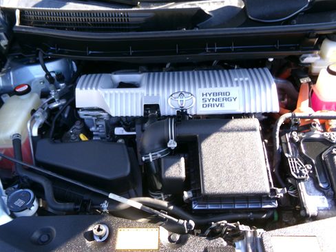 Used 2014 Toyota Prius V Three image 18